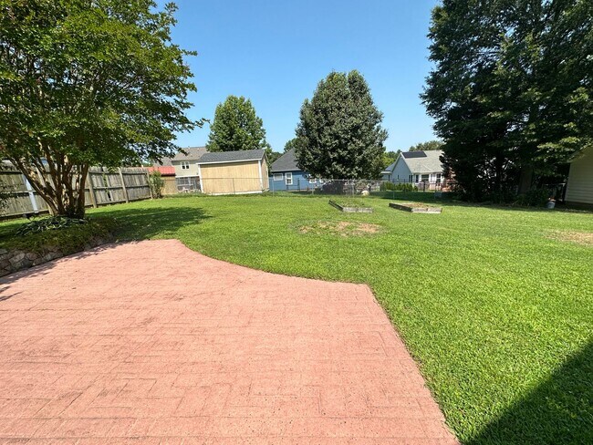 Building Photo - 1611 Majesty Dr