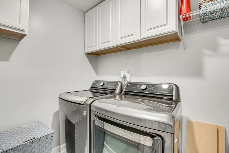 Building Photo - 432 Sargent Dr SE