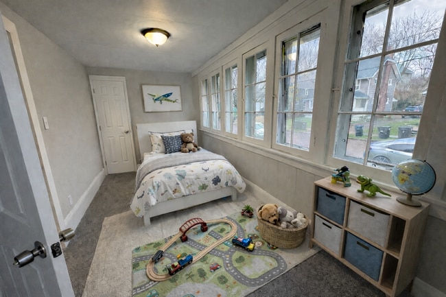 Building Photo - Spacious 5-Bedroom Rental with Bonus Room, Patio & First-Floor Full Bath