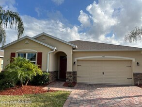 Building Photo - 728 Remington Green Dr SE