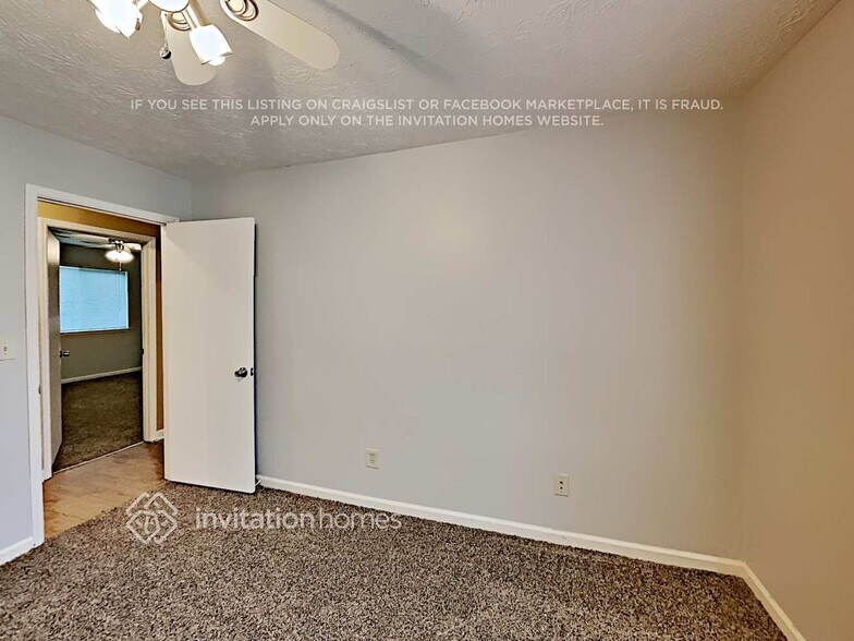 Building Photo - 2463 Mistletoe Ln SW