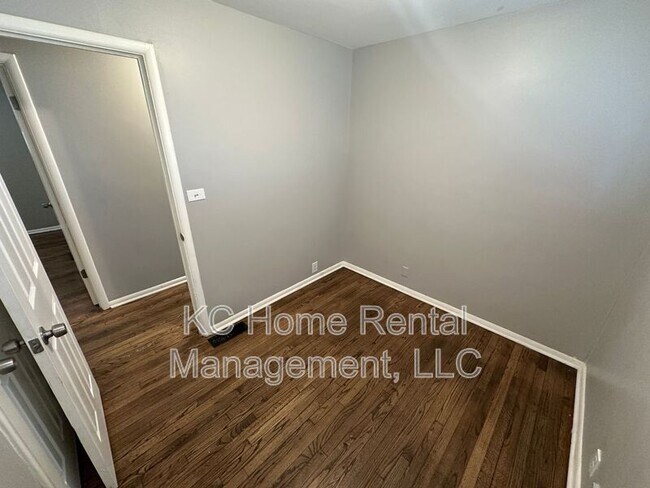 Building Photo - 7309 E 111th Terrace