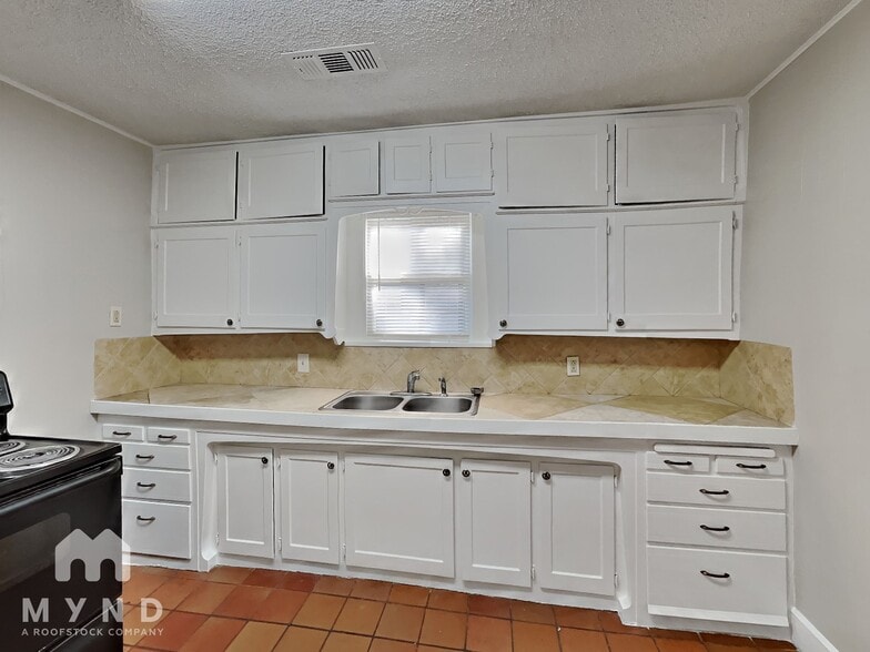 Building Photo - 2208 28th St