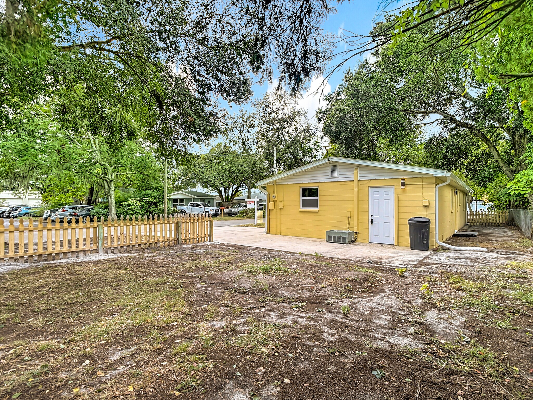 Building Photo - 5711 Pine St