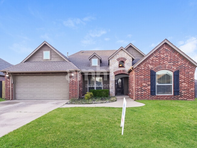 Building Photo - 1628 East Edgewater St S