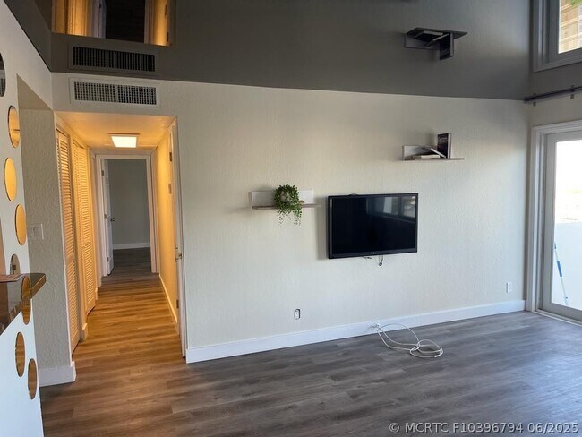 Building Photo - 401 Golden Isles Dr