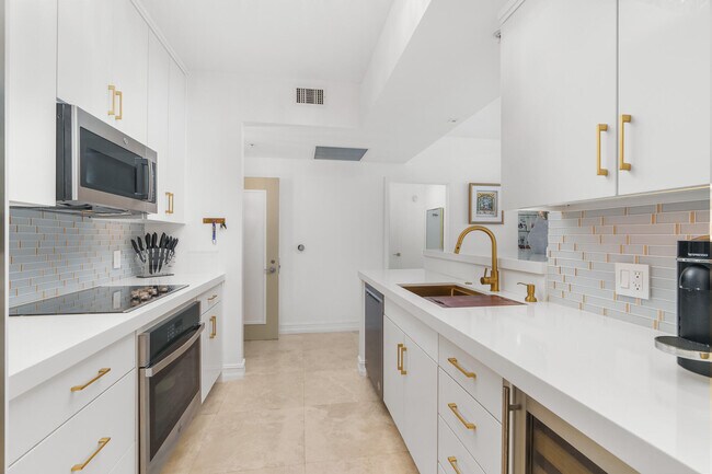 Building Photo - 550 Okeechobee Blvd