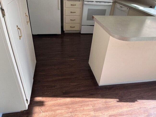 Building Photo - 3 bedroom 1.5 bathroom condo in Davis