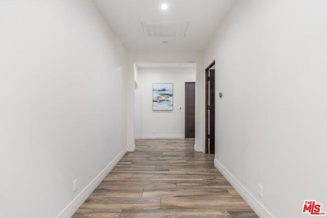 Building Photo - 17520 Embassy Dr