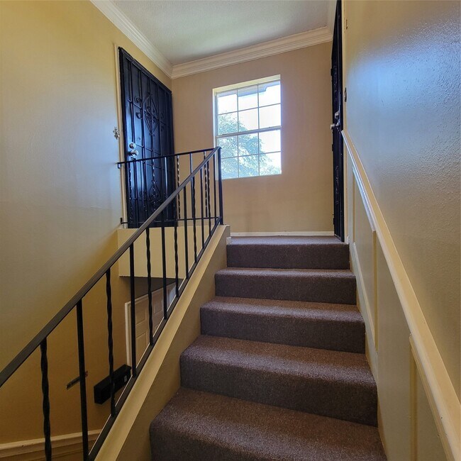 Building Photo - 11649 Chimney Rock Rd