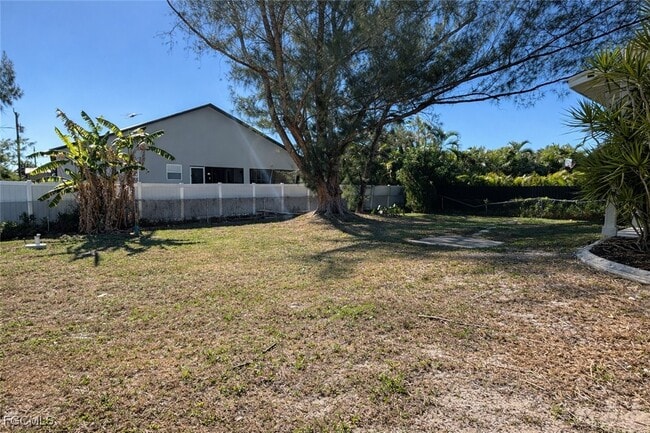 Building Photo - 3618 SW 2nd Ln