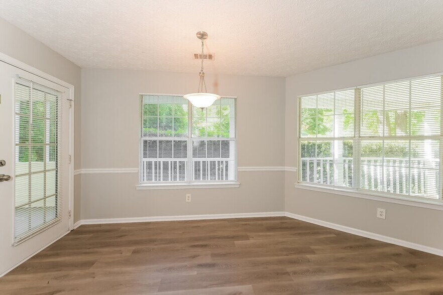 Building Photo - 340 Christian Woods Dr