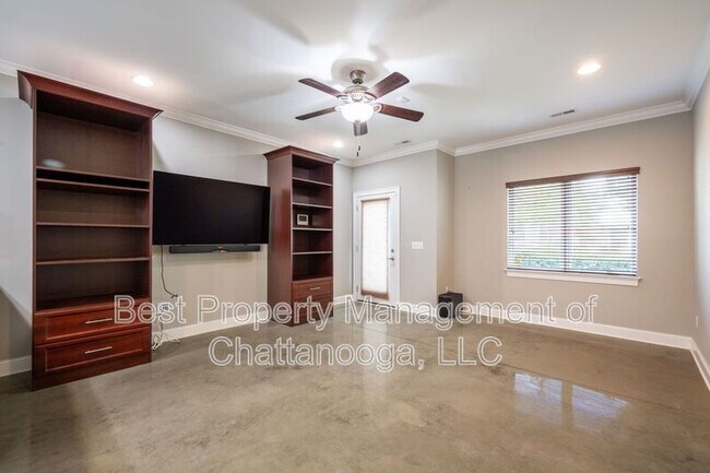 Building Photo - 3111 St Elmo Ave