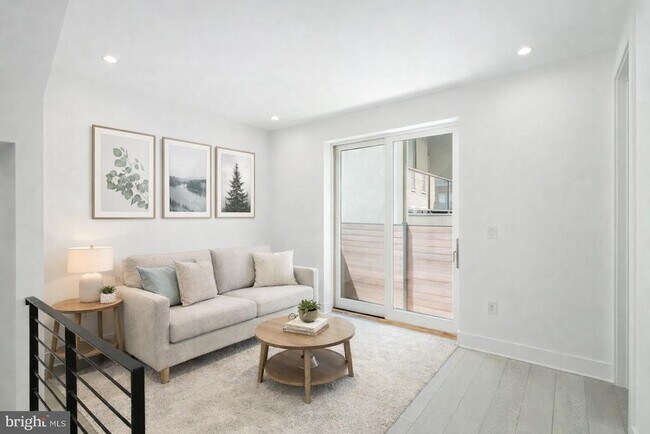 Building Photo - 142 S Front St