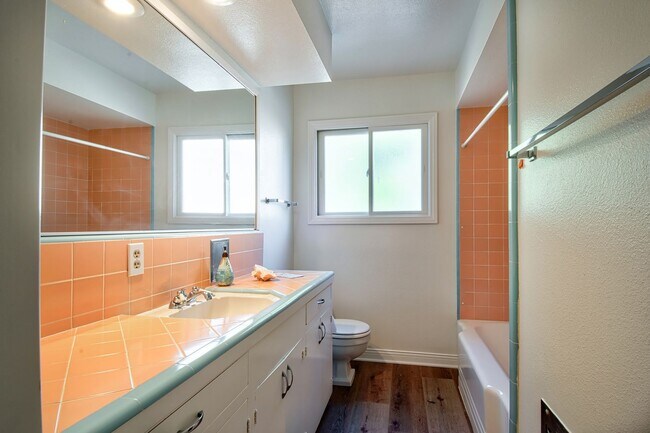 Building Photo - 2412 Via Marina