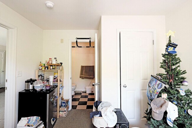 Building Photo - One Bedroom With Private Bath in Eagles Landing - Utilities Included