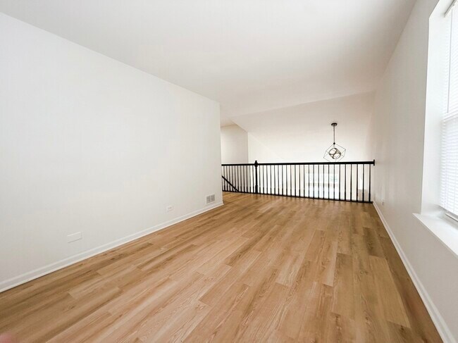 Building Photo - 1089 Ellsworth Dr
