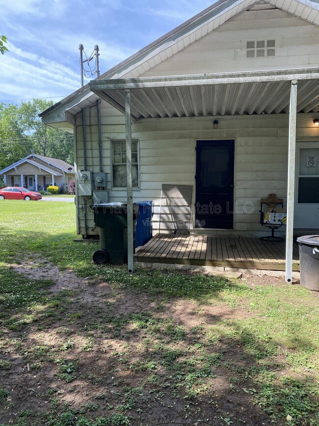 Building Photo - 1627 B Ave SE