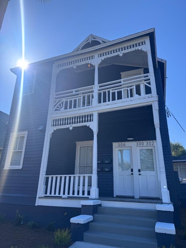 Building Photo - 300 E 3rd St