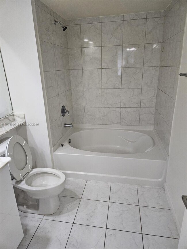 Building Photo - 2775 NE 187th St