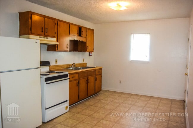 Building Photo - Quad Near Campus- 2 full bedrooms