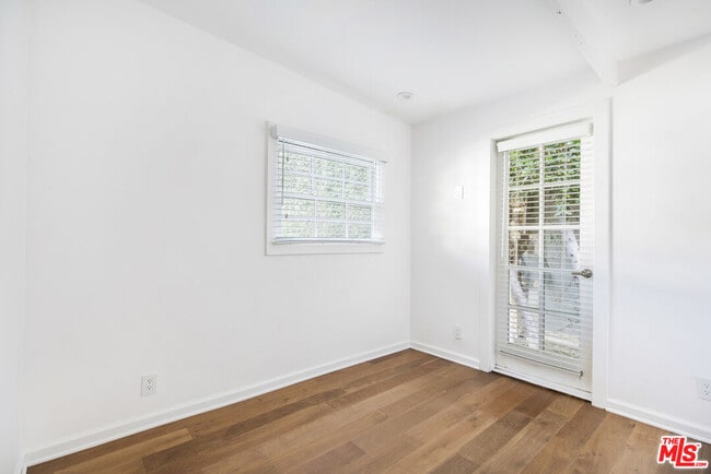 Building Photo - 3472 Rowena Ave