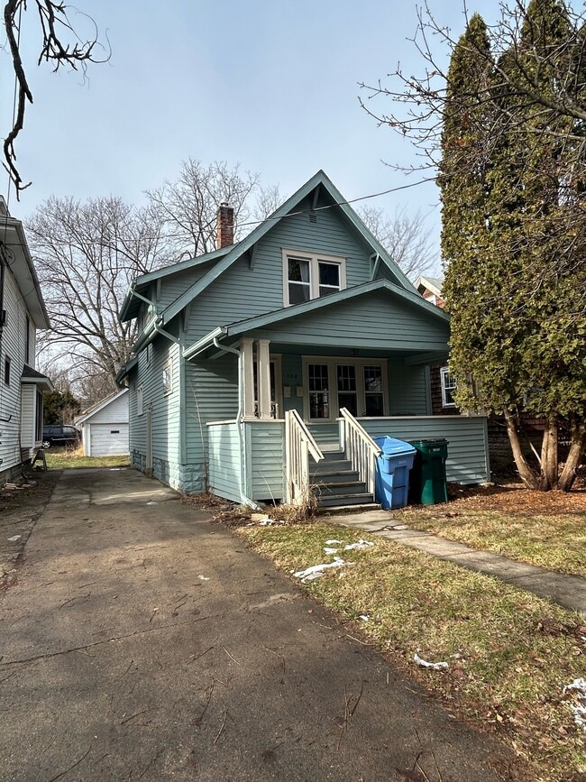 Building Photo - 138 S Francis Ave