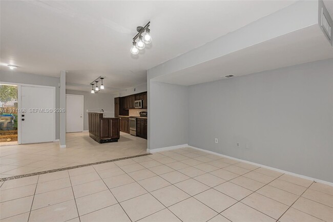 Building Photo - 20536 NE 6th Ct