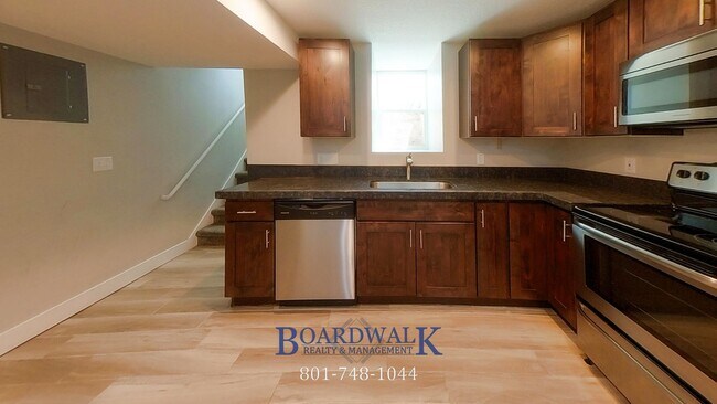 Building Photo - 555 S 900 E