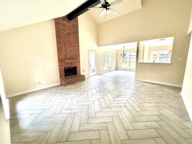 Building Photo - 16319 Chimneystone Dr