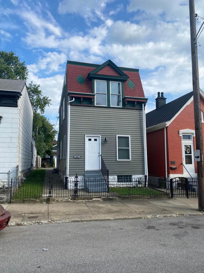 Primary Photo - 422 Hodge St