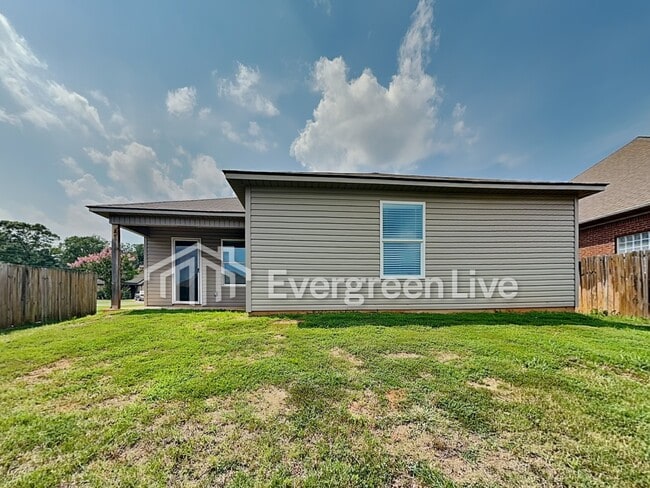 Building Photo - 150 Cottage Ln