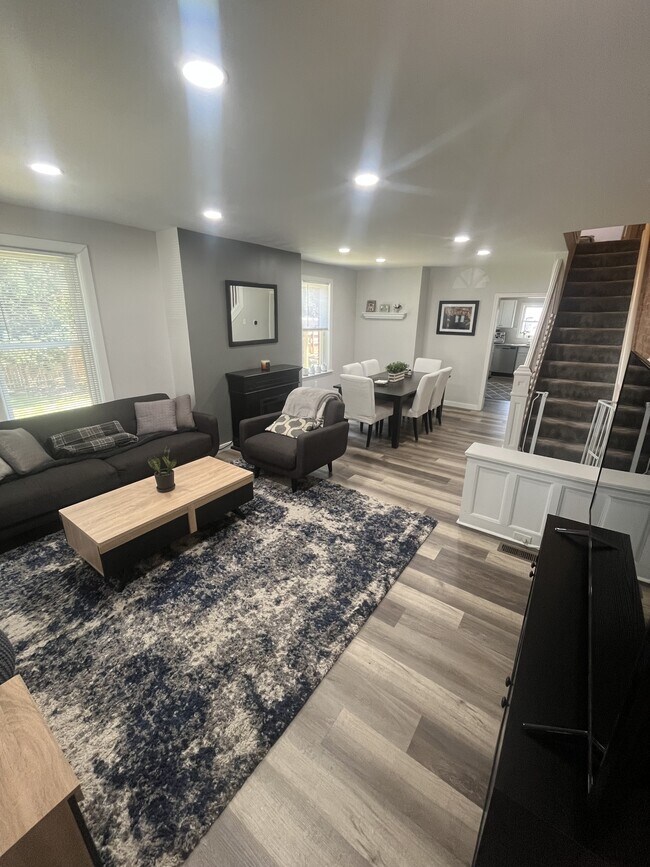 Building Photo - 220 E Liberty St