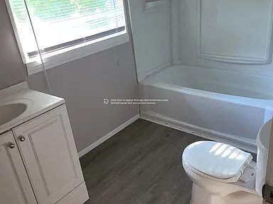 Building Photo - 532 Blaine Ave