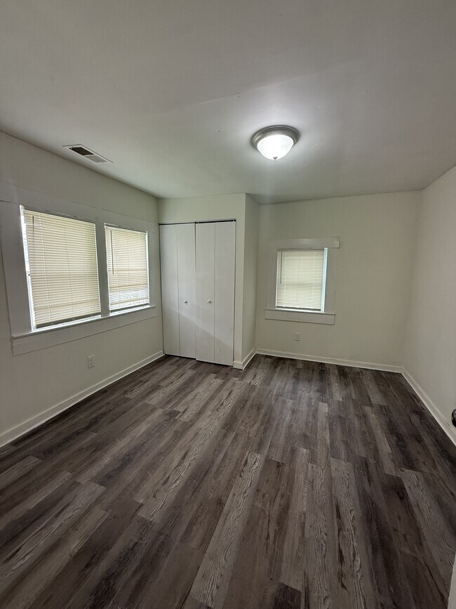 Building Photo - 3729 Pine Ave SW