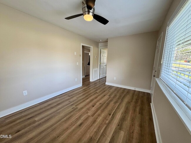 Building Photo - 52 Eastwood St