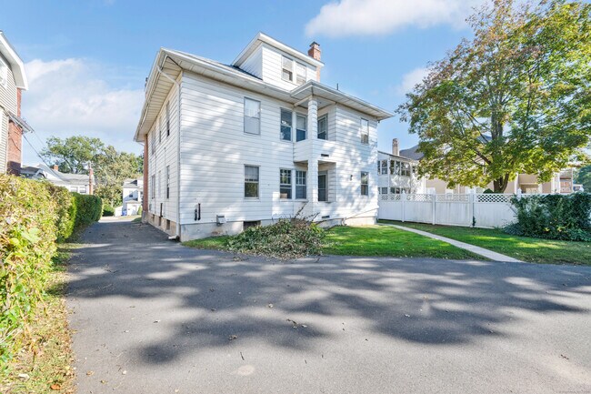 Building Photo - 91 Maplewood Ave