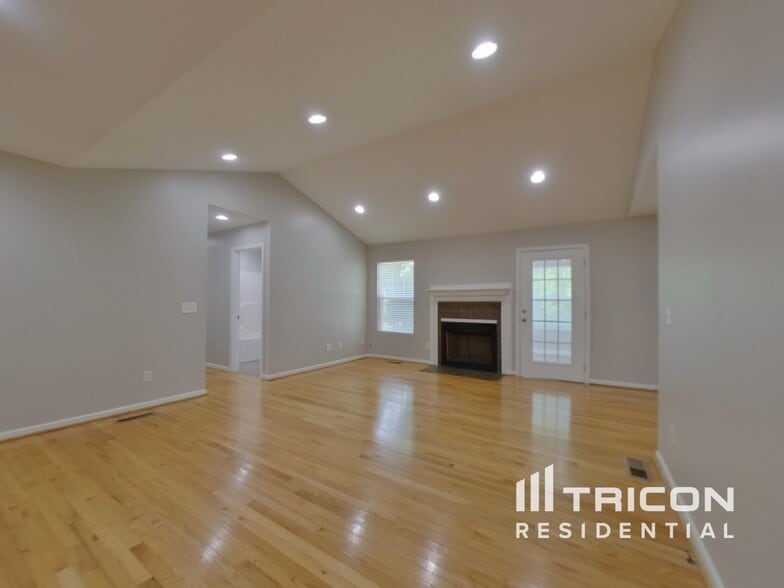 Building Photo - 211 Boxwood Ln