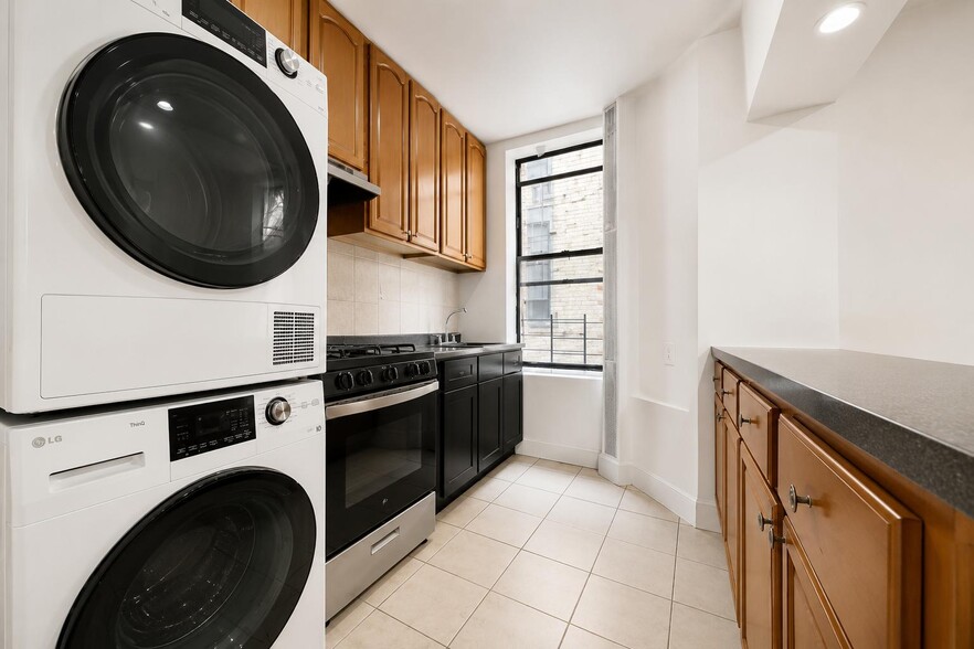 Building Photo - 529 W 151st St