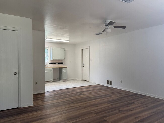 Building Photo - 5726 Lakefield Dr