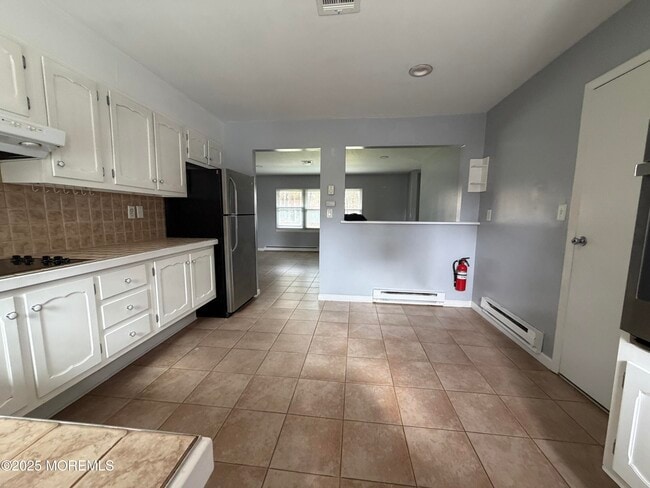 Building Photo - 664D Plymouth Dr