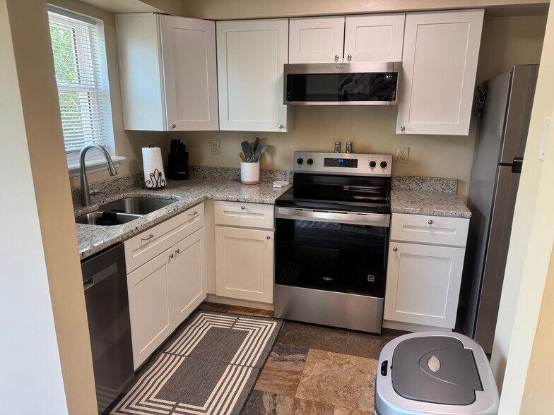 Kitchen - 413 Lenney Dr