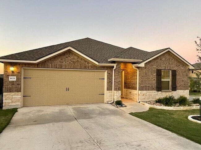 Building Photo - 1629 Dubiel Dr
