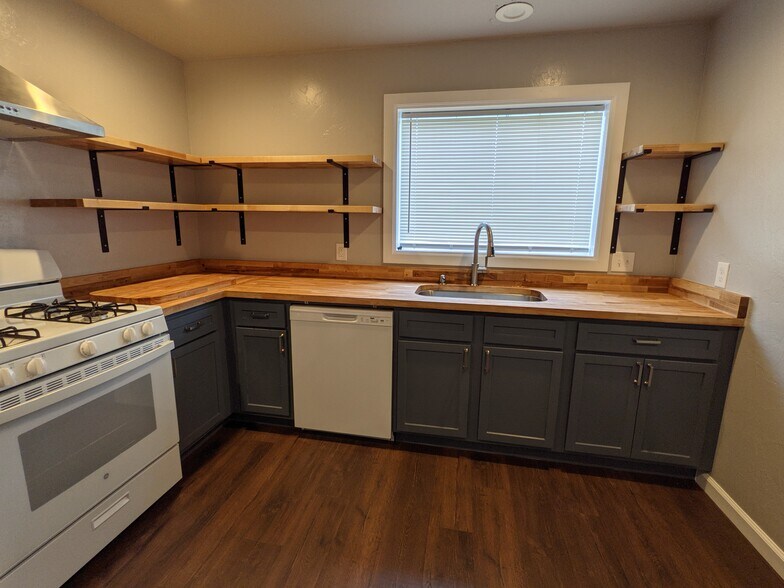 Kitchen - 4324 NW 16th St