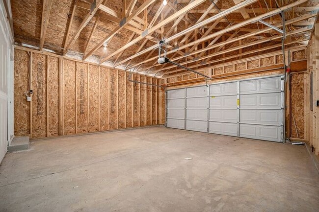 Building Photo - 4447 Pine Creek Dr