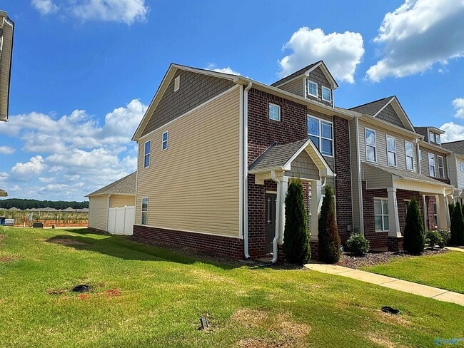 Building Photo - 346 Falling Water Ln SW