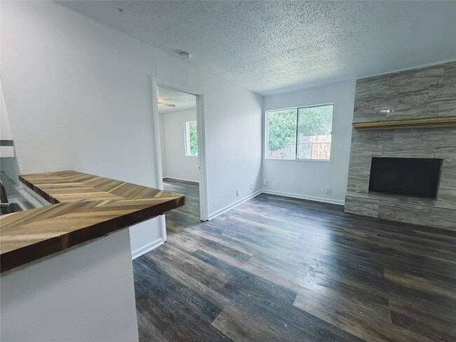 Building Photo - 9906 Hundred Oaks Cir
