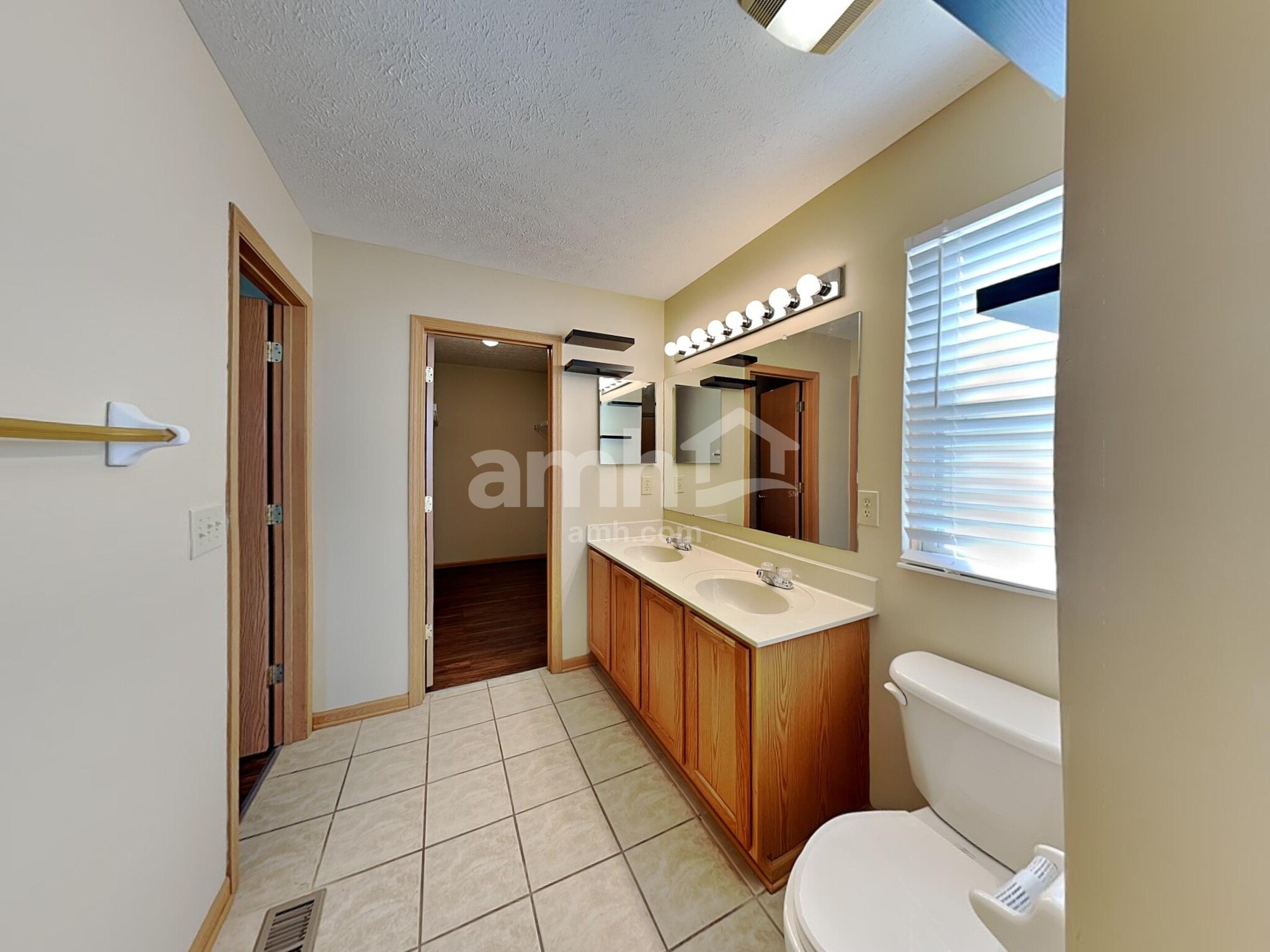 Building Photo - 1560 Mallard Cir E