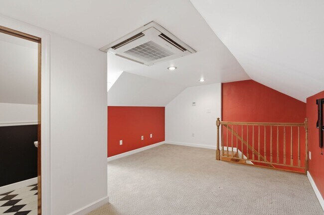 Building Photo - Beautiful 3BR 1.5 Townhouse in North East Lancaster City!