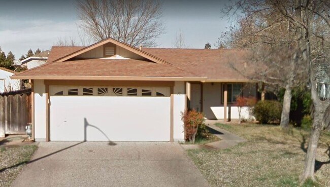Building Photo - 3 Bedroom Home